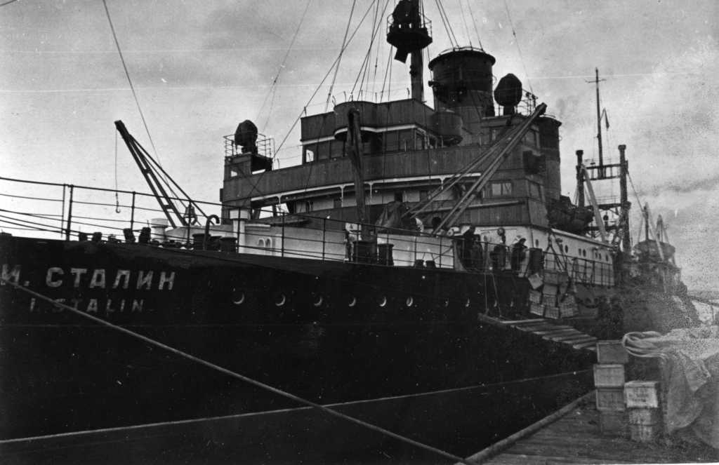 1 октября 1943 года ледокол «Иосиф Сталин» начал работу в Охотском море