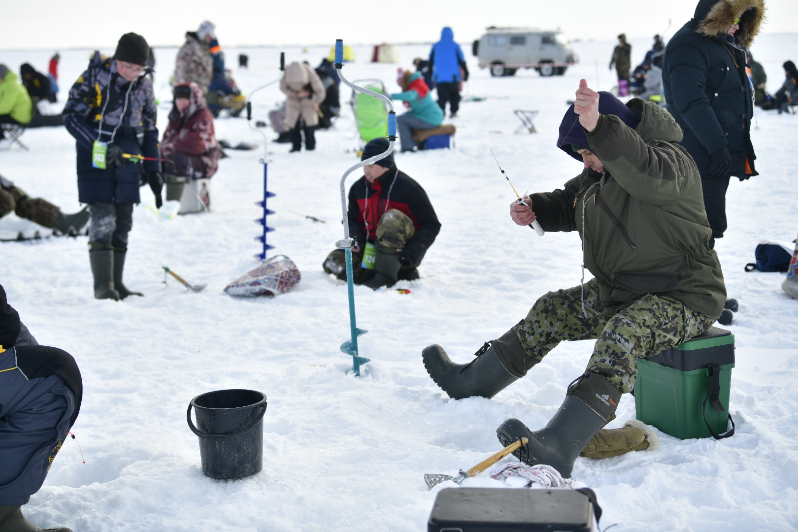 ЯНАО: рыболовный фестиваль на реке Собь прошел на полутораметровом льду