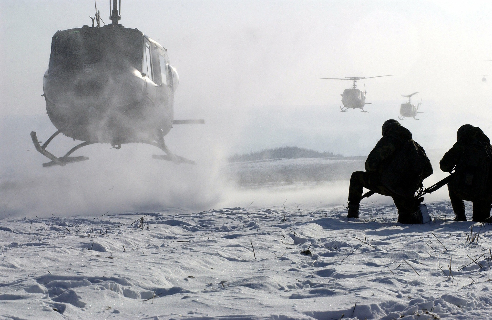Военный вертолет забрал заболевшего ученого с Новосибирских островов в Тикси