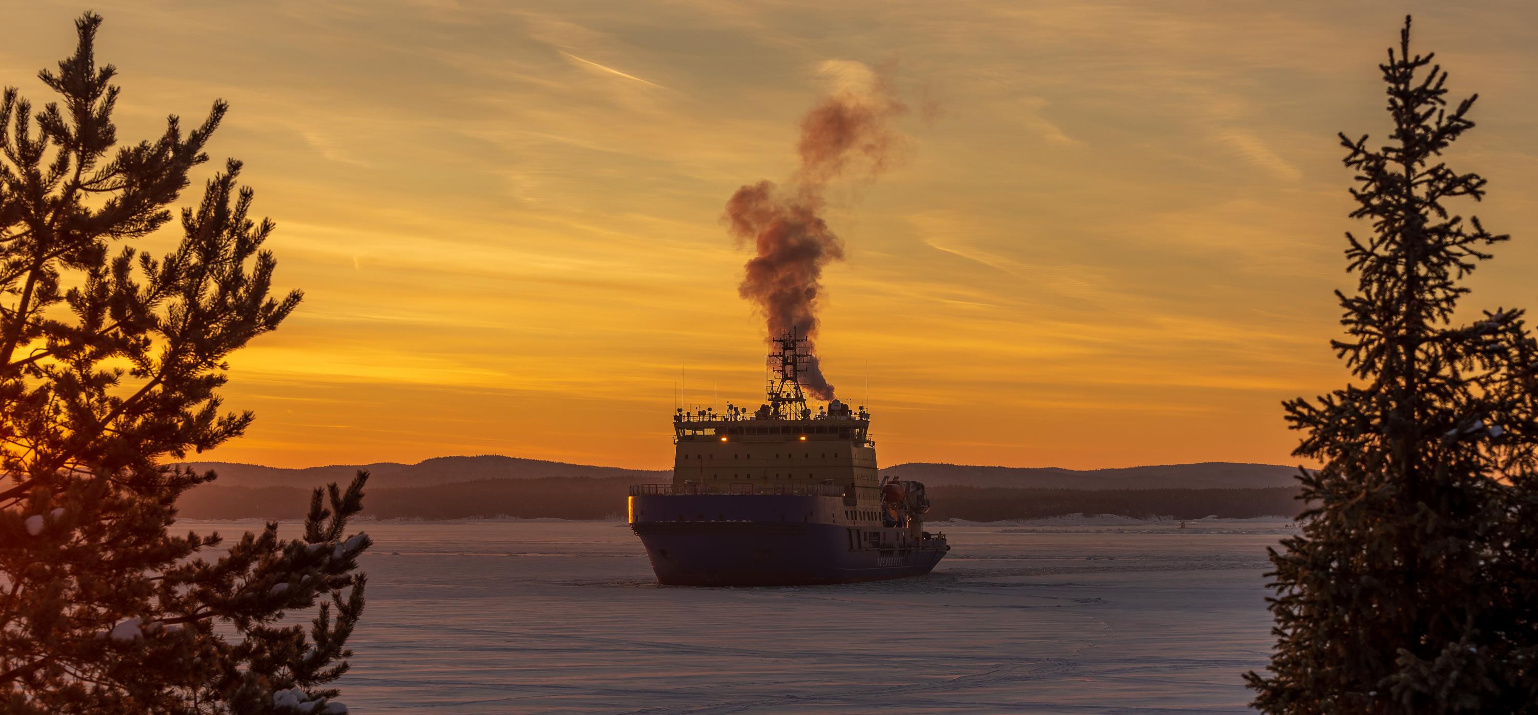 Кандалакша: железная дорога, море и горы