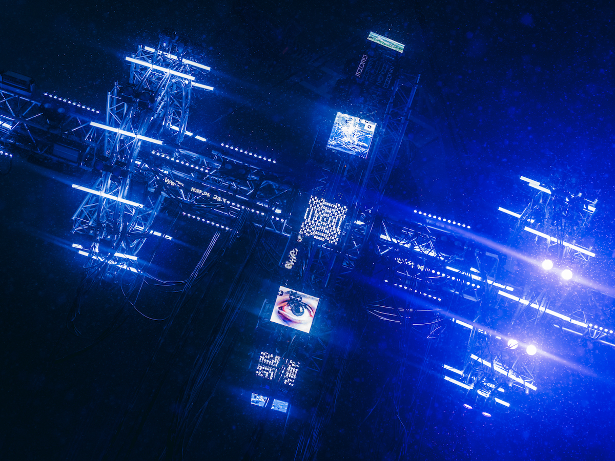 «Дзен» ко Дню атомного ледокольного флота 3 декабря запустил канал «Арктика» и установил в Мурманске мультимедиа-инсталляцию