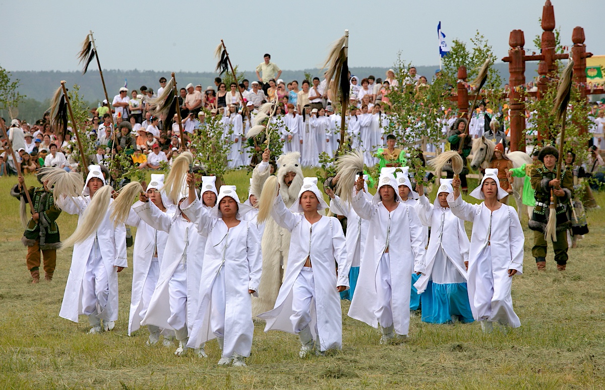 Услышать, как звучит древний эпос Якутии Олонхо и узнать, что за лучшее конкурсное исполнение олонхосут получит 500 тыс. рублей