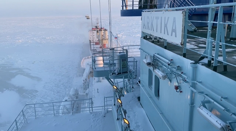 Впервые в истории – ледокол «Арктика» провел в феврале грузовой караван по СМП