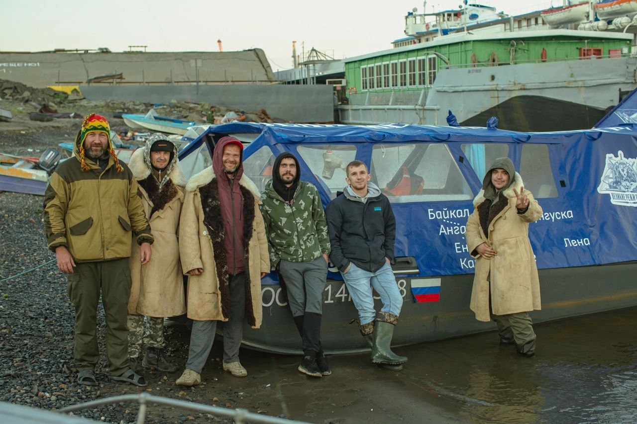 Экспедиция из Иркутска на надувной лодке добралась до Дудинки