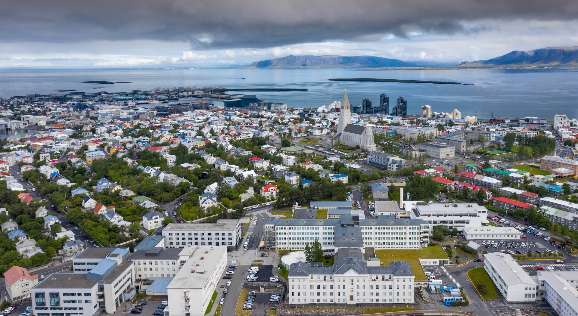 Население Исландии приближается к 390 тысячам человек 