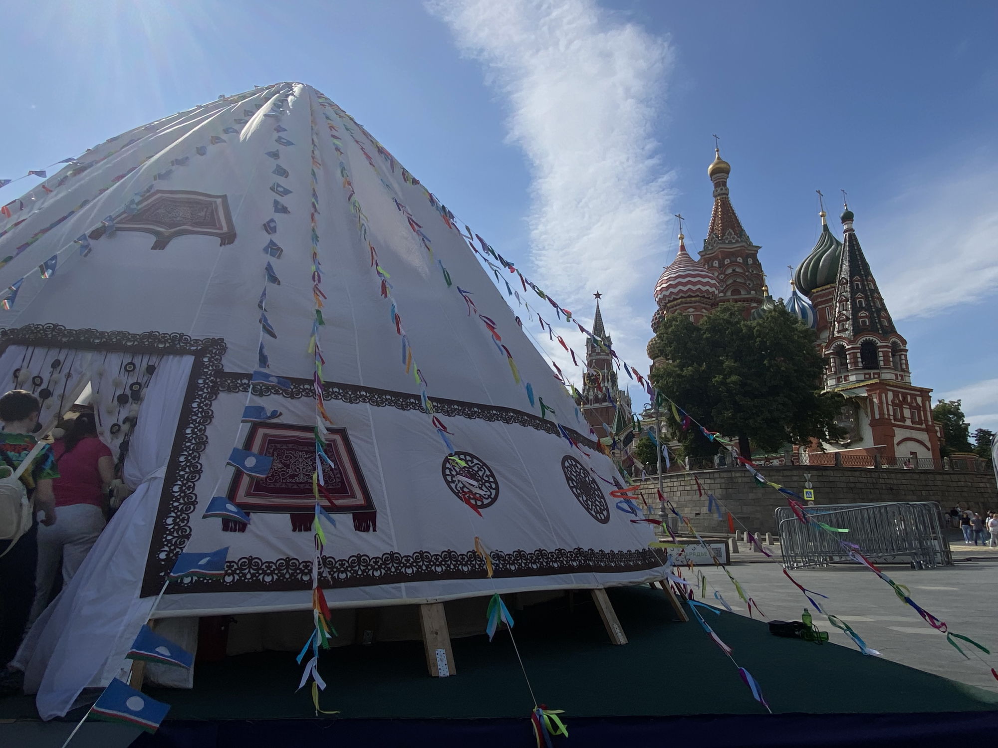 Национальный якутский праздник Ысыах отметили в московском парке «Зарядье» Национальный якутский праздник Ысыах отметили в московском парке «Зарядье»
