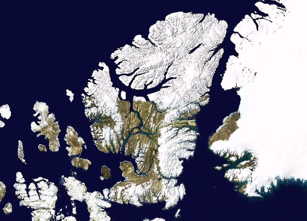 Ученые наблюдают, как тает самый толстый и старый лед в канадской Арктике, а по истории ледника в Гренландии предсказывают будущее 