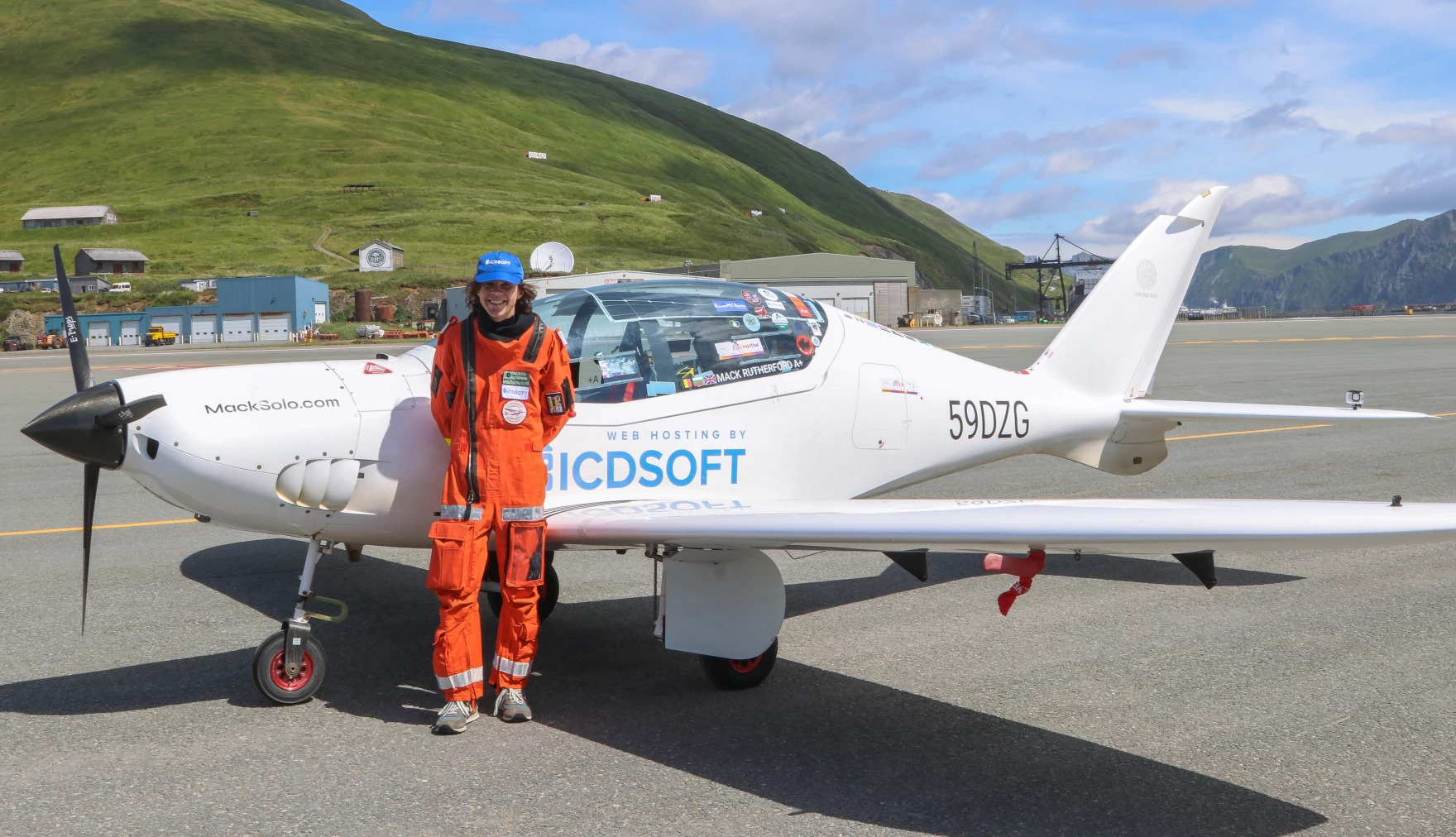 На Аляску через океан прилетел 17-летний пилот на сверхлёгком самолете 