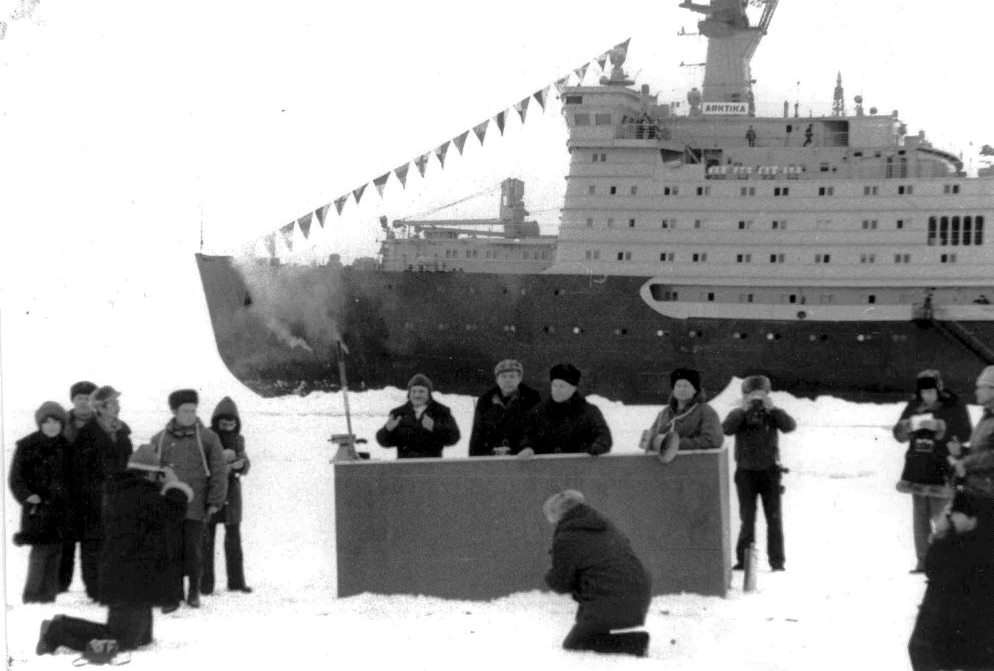 17 августа 1977 года – Ледокол «Арктика» первым в истории достиг географической точки Северного полюса