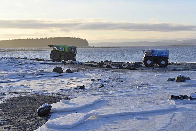 Экспедиция «Чистая Арктика - Восток-77» в болотах Хибин тестирует снегоболотоходы и собирает пробы