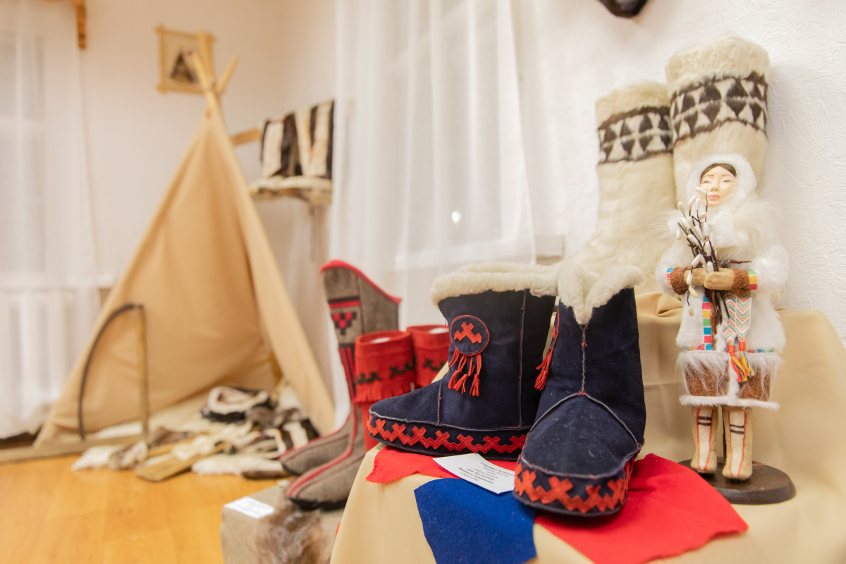 Выставка самодельной обуви для тундры открылась в Нарьян-Маре