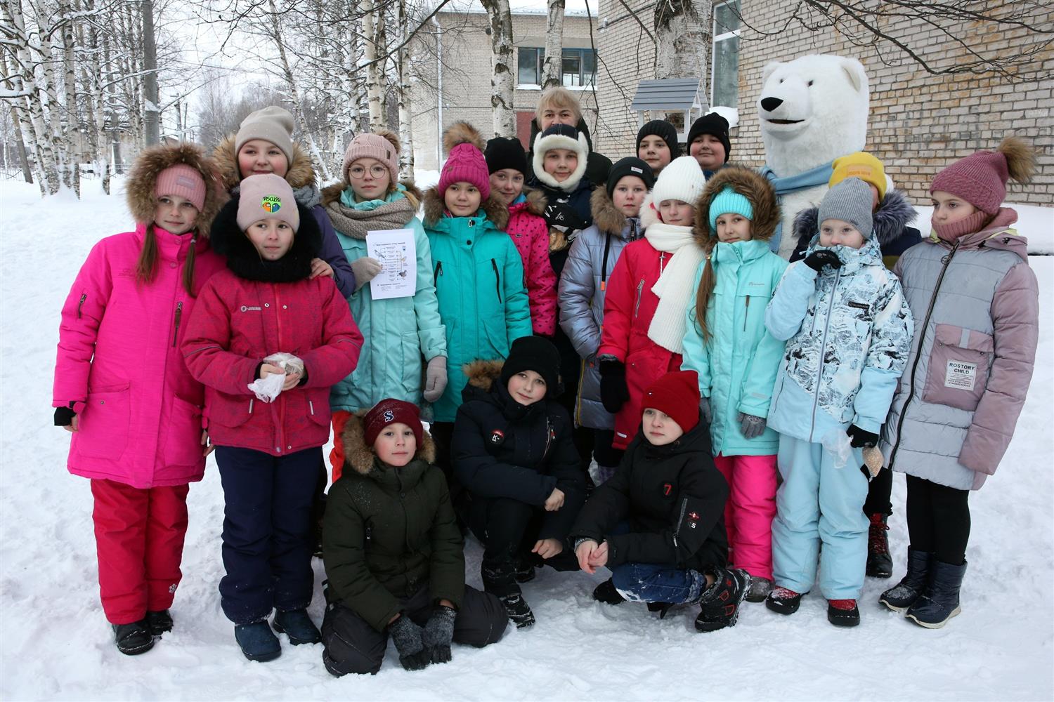 Детей Архангельска научили помогать птицам зимой