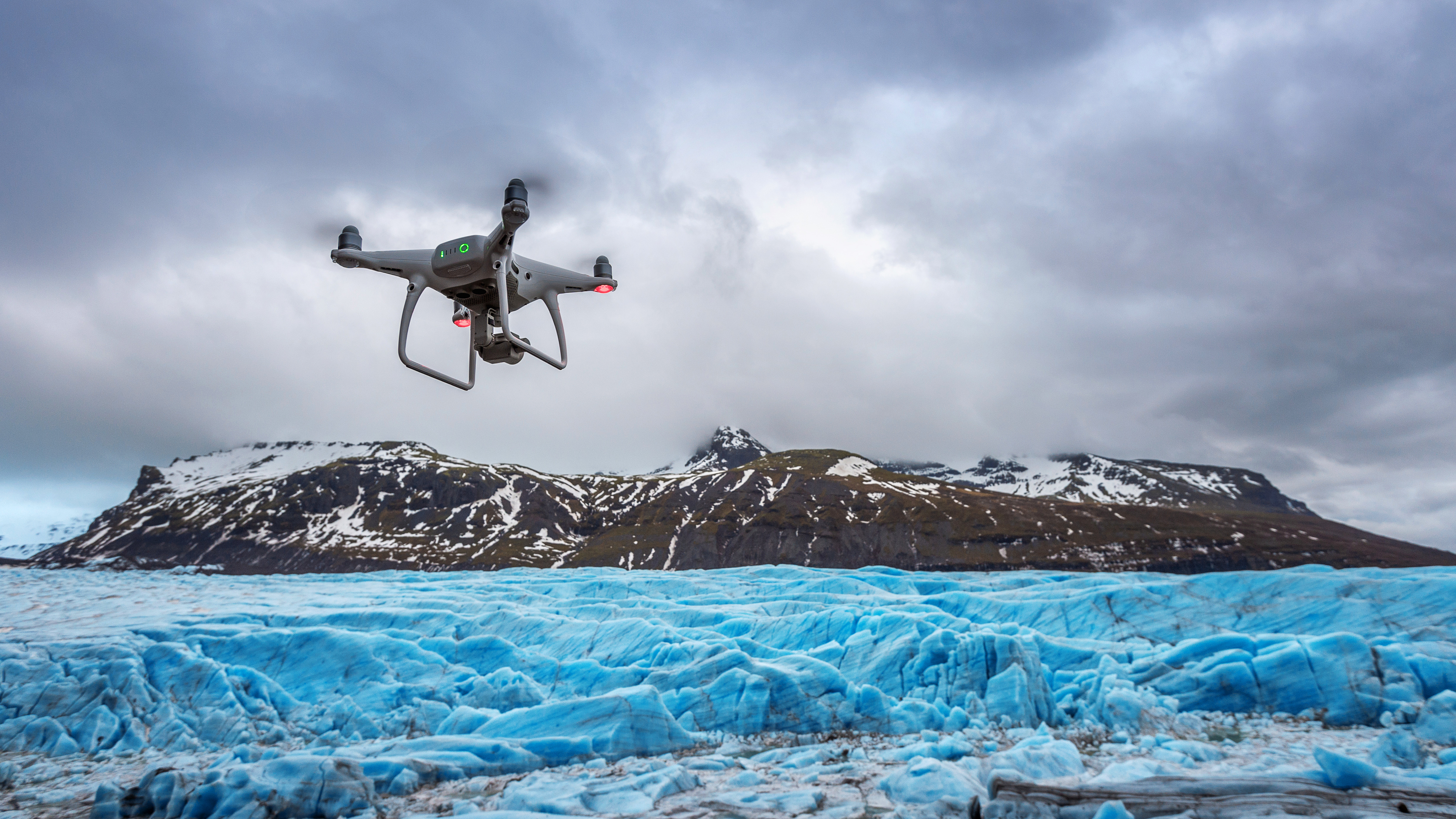 Норвежские ученые с помощью дронов картографируют толщину снега в горах