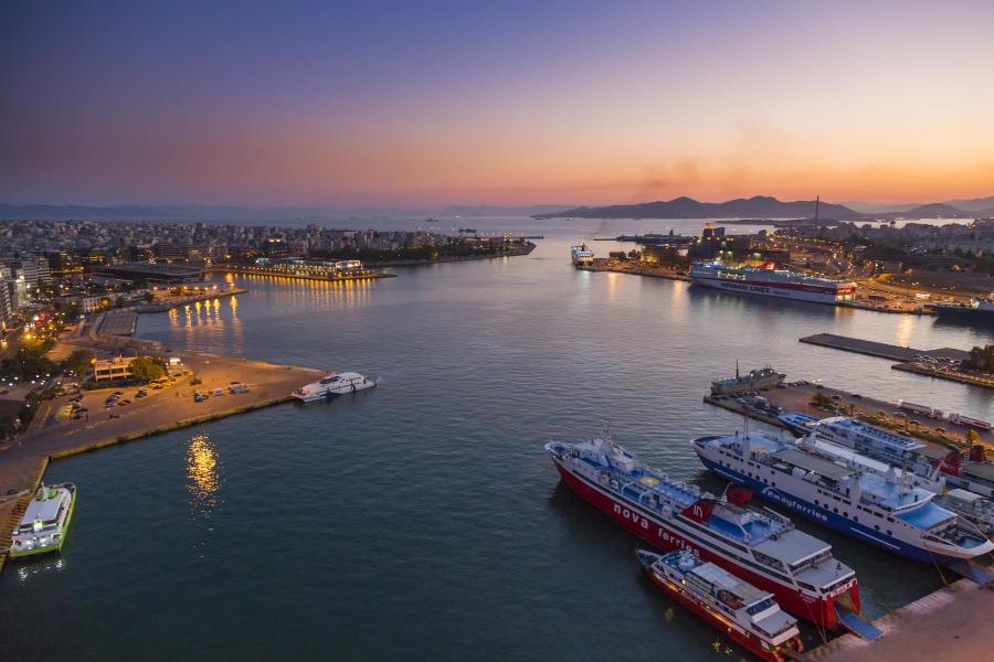 Суда Северного морского флота дошли до греческого порта Пирей