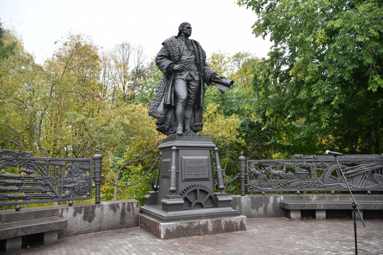 В Петрозаводске открыли памятник Чарльзу Гаскойну