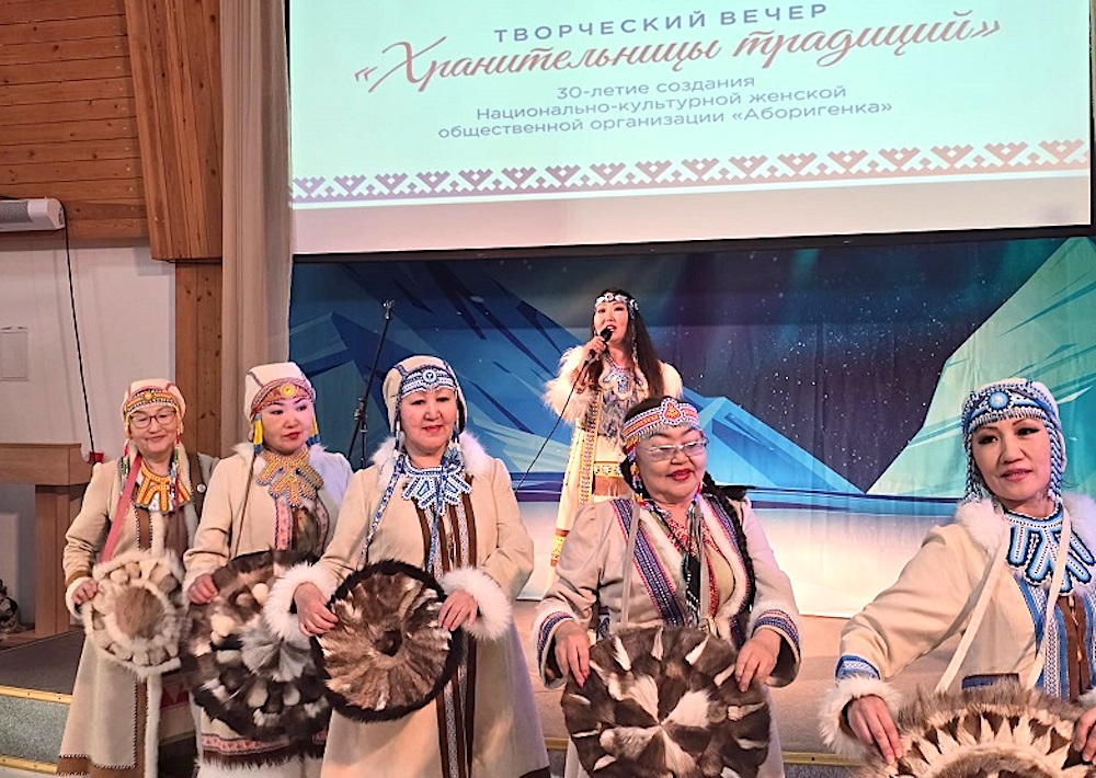 В Якутии на выставке «Хранительницы традиций» покажут работы мастериц – представительниц коренных малочисленных народов Севера В Якутии на выставке «Хранительницы традиций» покажут работы мастериц – представительниц коренных малочисленных народов Севера