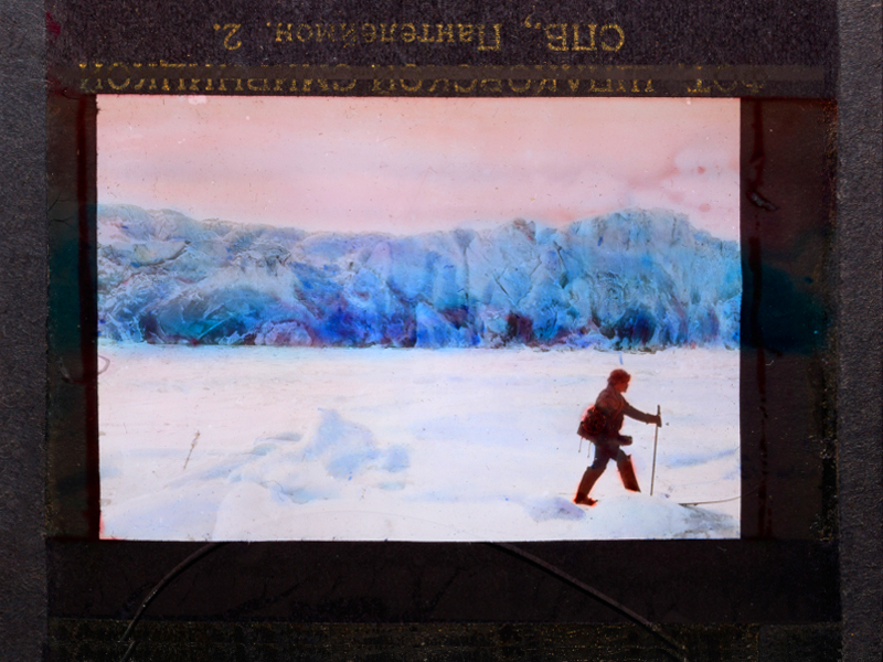 В Федсобрании РФ открылась выставка «”Туманные картины” Николая Пинегина» с первыми в мире цветными фотографиями Арктики 