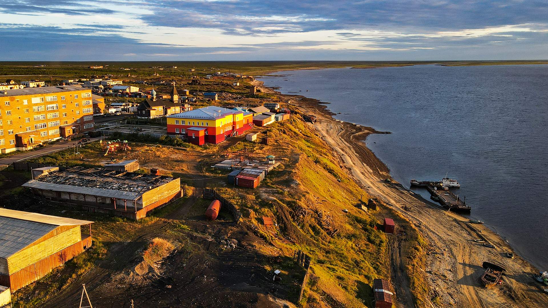 Сегодня – день географа и день 178-летия РГО, открывающего новые туристические маршруты в Арктике
