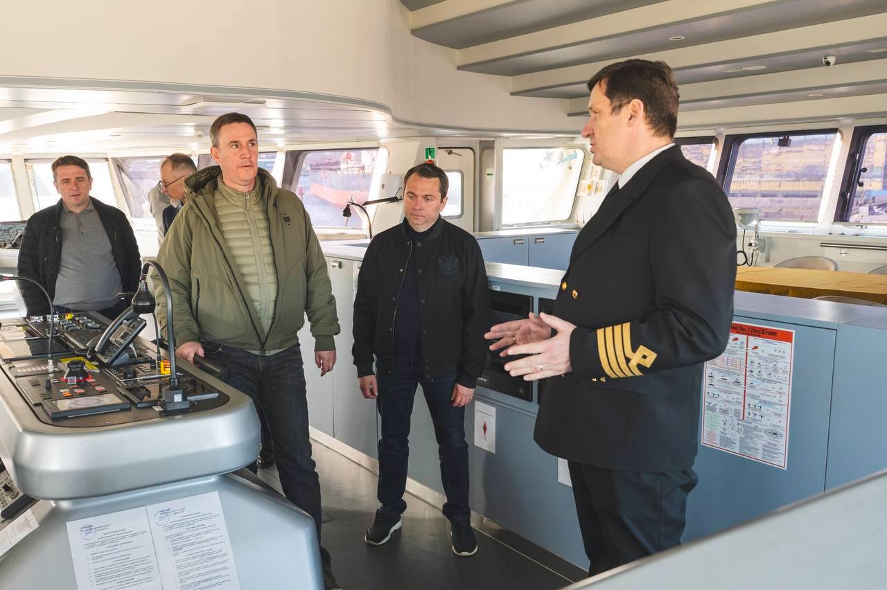 Дмитрий Патрушев в Мурманской области провёл встречу с губернатором, обсудил рыбное хозяйство, экологию и судьбу затонувшего плавдока Дмитрий Патрушев в Мурманской области провёл встречу с губернатором, обсудил рыбное хозяйство, экологию и судьбу затонувшего плавдока