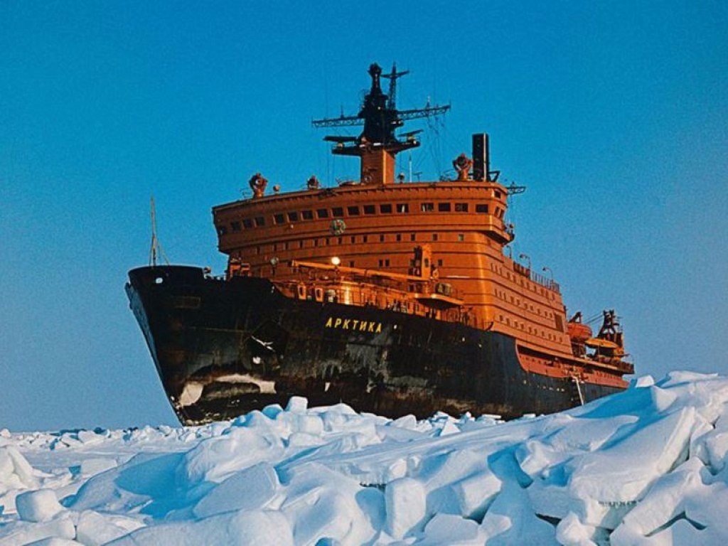 26 декабря 1972 года спущен на воду ледокол «Арктика»