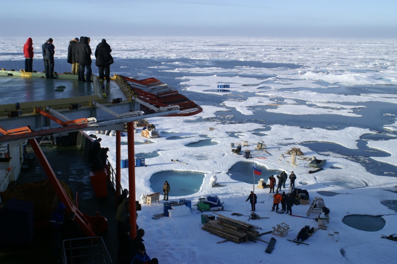 4 сентября 2005 года – Завершила работу дрейфующая станция Северный полюс-33