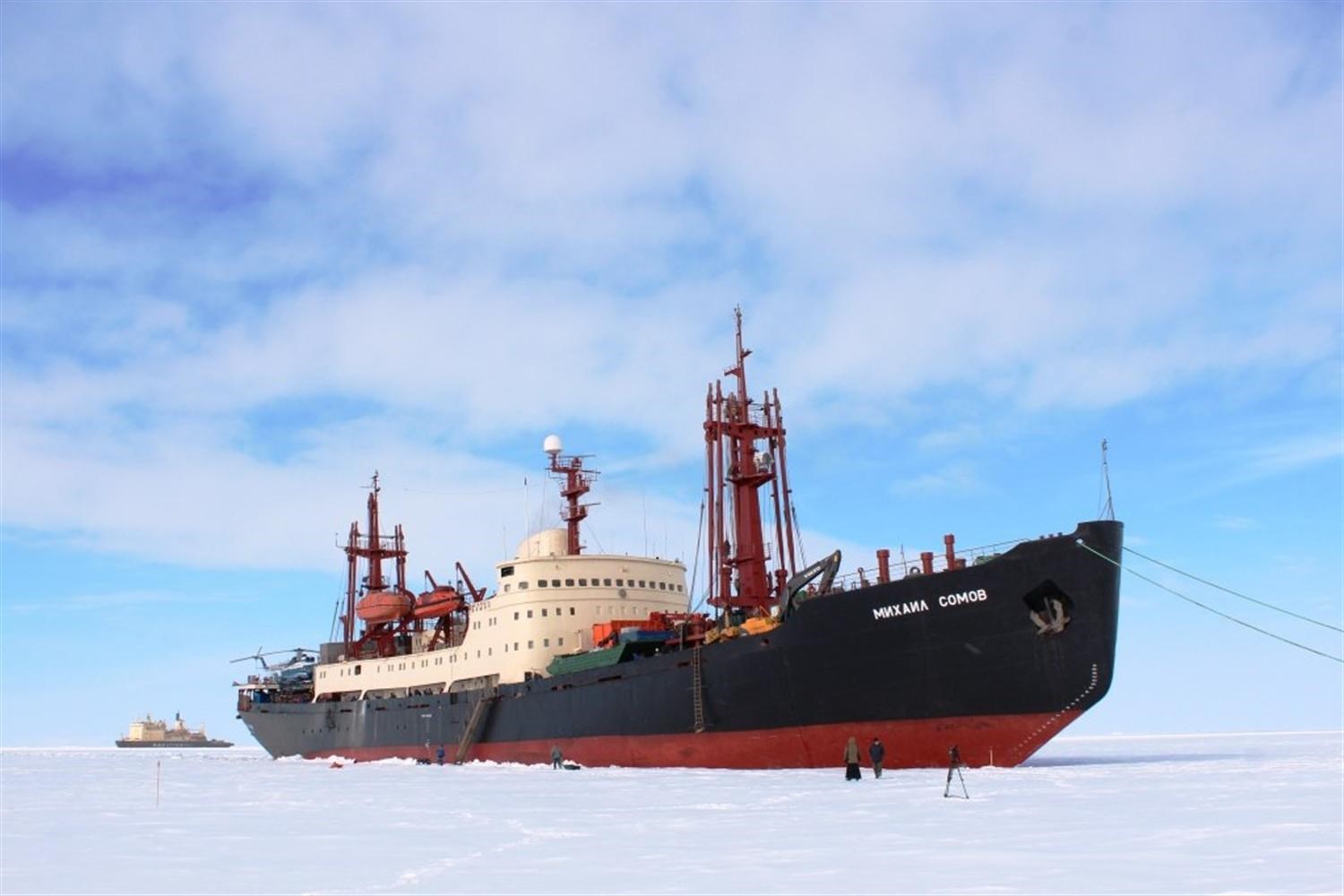 «Михаил Сомов» начал арктическую навигацию на два месяца раньше