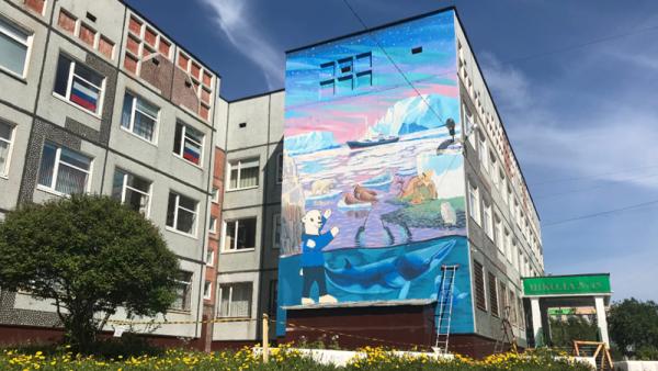 Школу в Архангельске украсили арктическим граффити