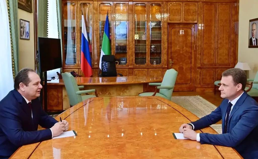 Представители Минвостокразвития и правительства РФ в рабочих поездках в Коми и на Чукотку встречаются с главами регионов