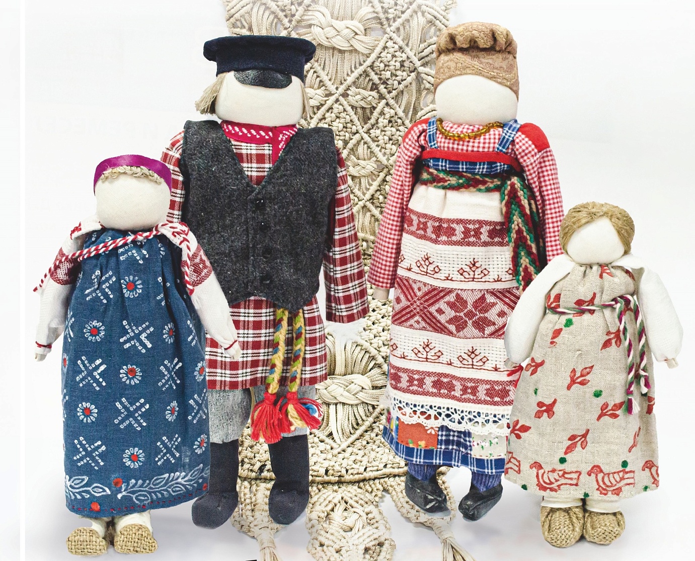 Выставка семейного творчества «Семья» открылась в Мурманске: видео