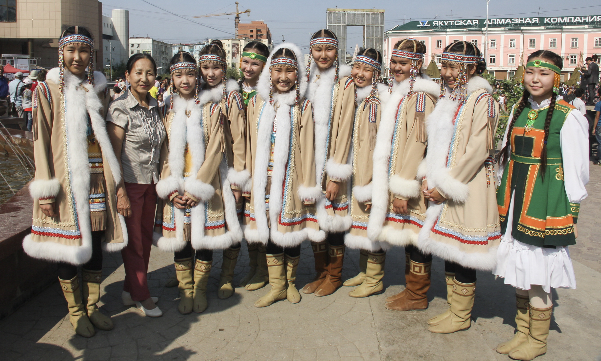 малочисленные народы саха якутия. ненцы ханты манси чукчи. день республики саха якутия. народы якутии якуты. слайд ко дню республики саха якутии.