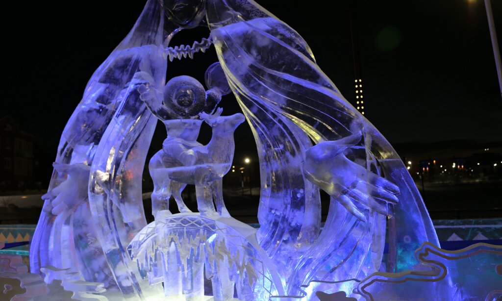 Конкурс ледовых скульптур в Тарко-Сале собрал мастеров со всей страны