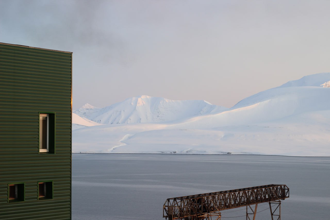 Полярники отмечают большое количество снега на архипелаге Шпицберген