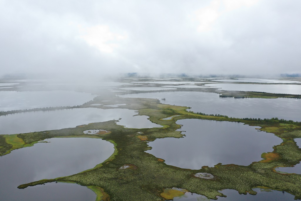 Учёные сняли фильм про исчезающие озёра в Арктике