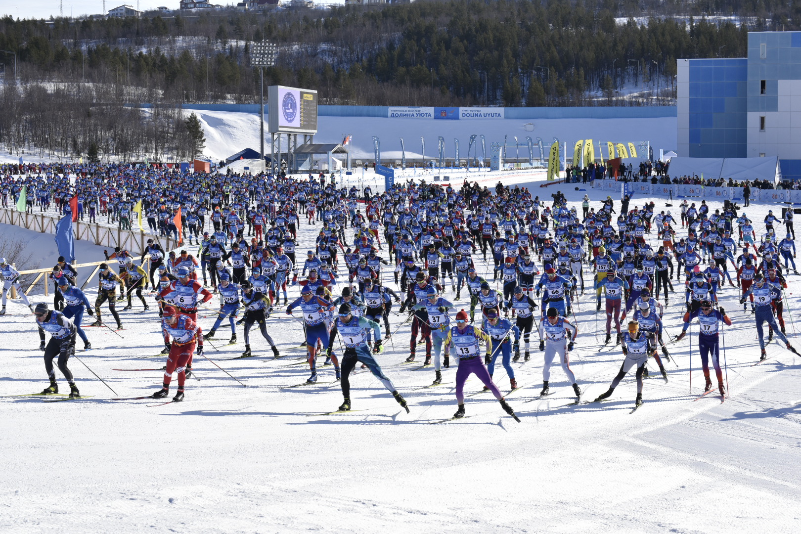 В Мурманске стартовал лыжный марафон