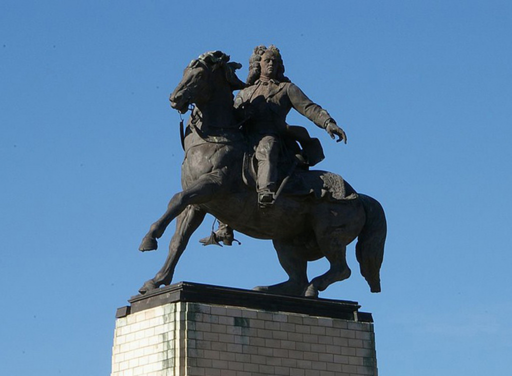 Памятник В.Н. Татищеву, основателю Ставрополя (ныне Тольятти)