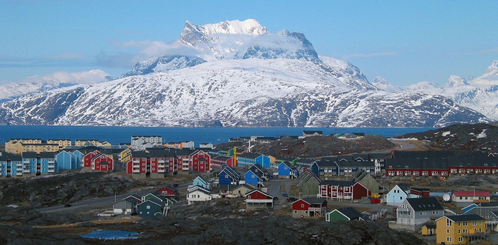 Nuuk_city_below_Sermitsiaq.JPG