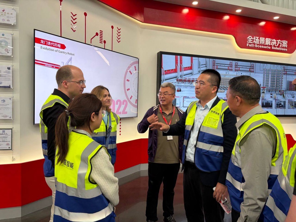 Делегация_в_компании_Huasheng_Intelligent_Company.jpeg