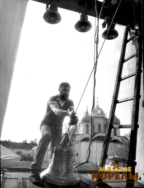 И.В. Данилов на колокольне Софийского собора в Новгороде.jpg
