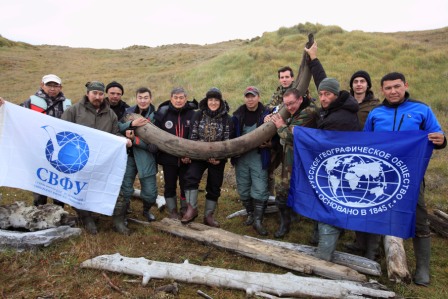 Участники международной экспедиции РГО "Северная Ойкумена" на острове Большой Ляховский в 2015 г.