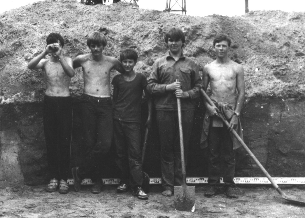 П.Филин в центре.jpg