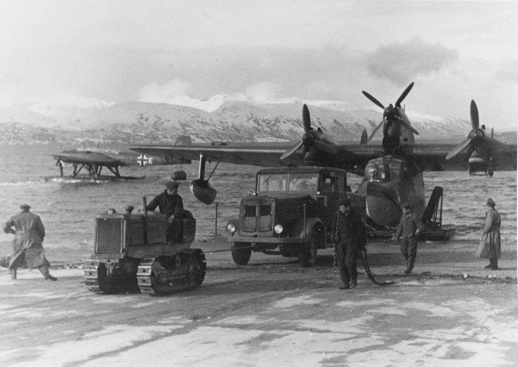 Blohm&Voss_BV_138_and_Heinkel_He_115_at_Kirkenes_c1943.jpg