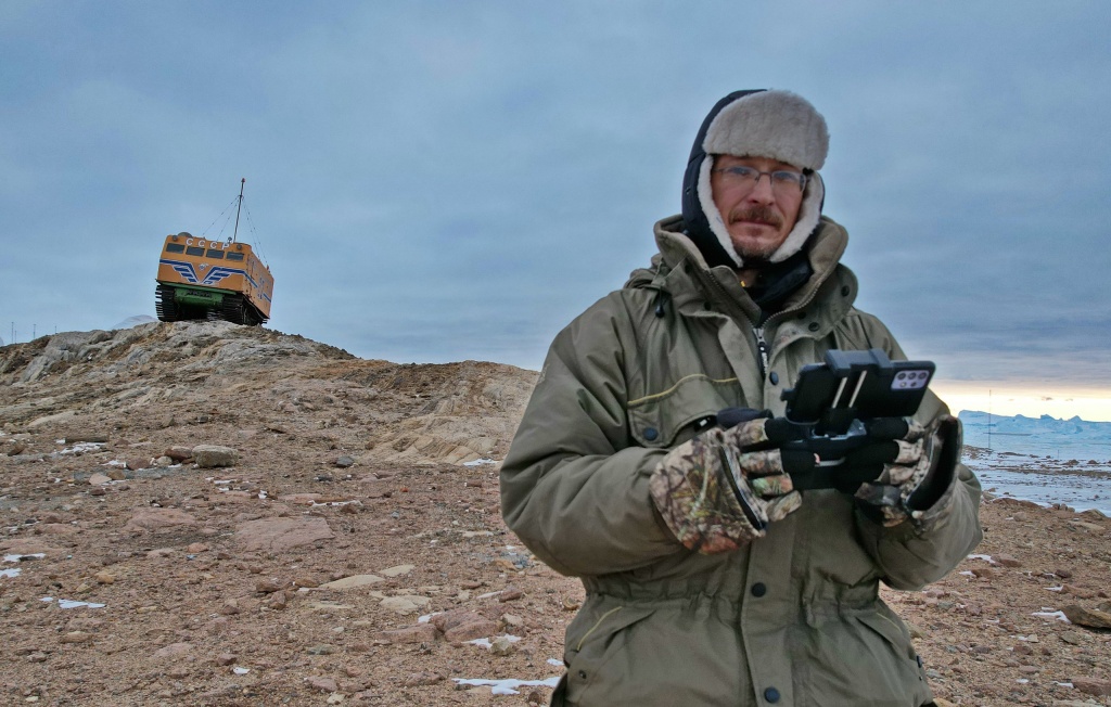 П.Филин в Антарктиде.jpg