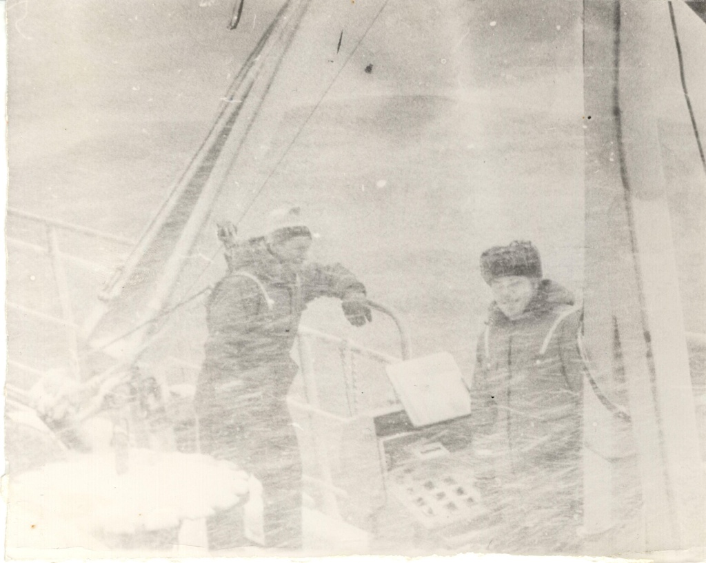 Работа на НИС Академик Шулейкин в шторм.jpg